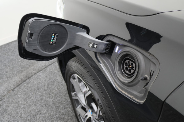 BMW X1 xDrive25e High Executive Leer, Panoramadak, Cruise, Navigatie, Bluetooth, LED, PDC, 18''