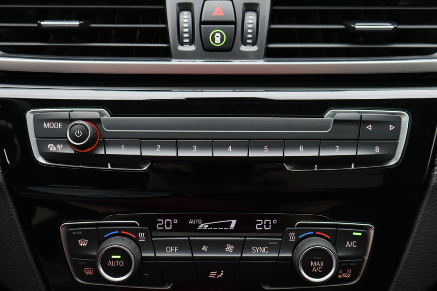 BMW X1 xDrive25e High Executive Leer, Panoramadak, Cruise, Navigatie, Bluetooth, LED, PDC, 18''
