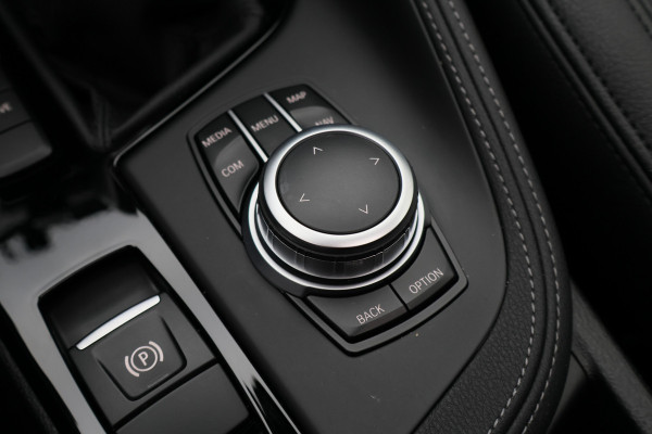 BMW X1 xDrive25e High Executive Leer, Panoramadak, Cruise, Navigatie, Bluetooth, LED, PDC, 18''