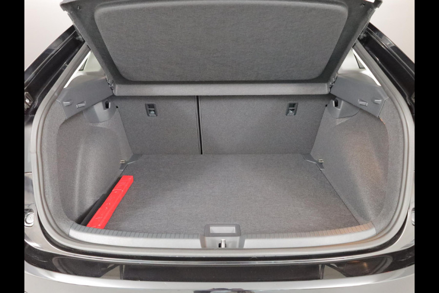 Volkswagen Taigo Life Edition 1.0 TSI 95 PK 5 versn. Hand | Climatronic | Trekhaak | Stoelverwarming | Camera |