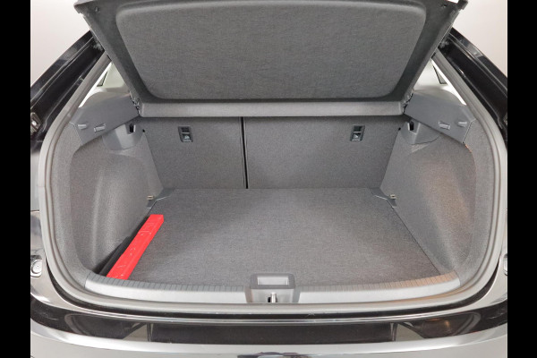 Volkswagen Taigo Life Edition 1.0 TSI 95 PK 5 versn. Hand | Climatronic | Trekhaak | Stoelverwarming | Camera |