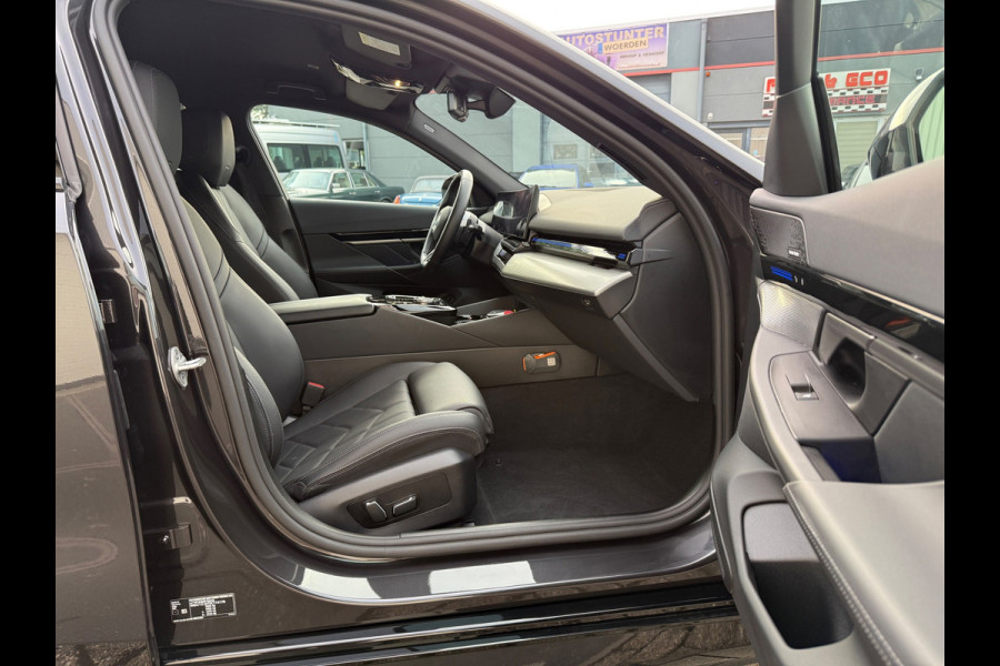 BMW 5 Serie 530e PHEV 09-2024 M-SPORT LEDER SFEER CAMERA NAP 1-EIG LUXE