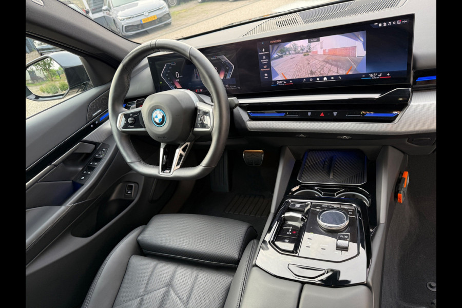 BMW 5 Serie 530e PHEV 09-2024 M-SPORT LEDER SFEER CAMERA NAP 1-EIG LUXE