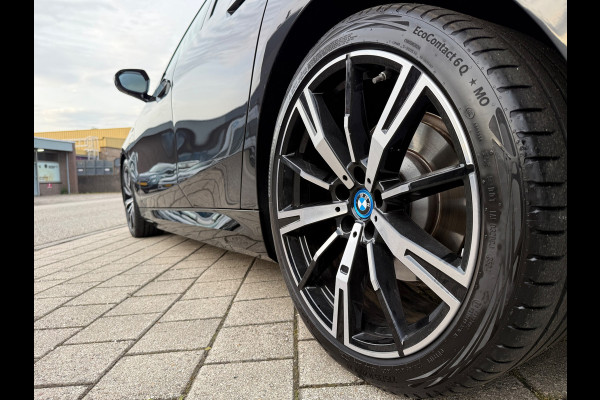 BMW 5 Serie 530e PHEV 09-2024 M-SPORT LEDER SFEER CAMERA NAP 1-EIG LUXE