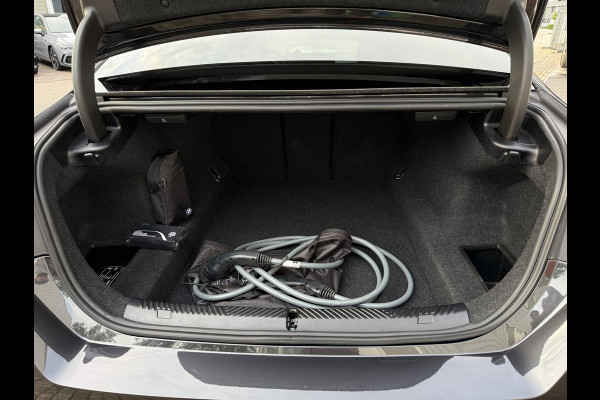 BMW 5 Serie 530e PHEV 09-2024 M-SPORT LEDER SFEER CAMERA NAP 1-EIG LUXE