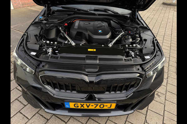 BMW 5 Serie 530e PHEV 09-2024 M-SPORT LEDER SFEER CAMERA NAP 1-EIG LUXE