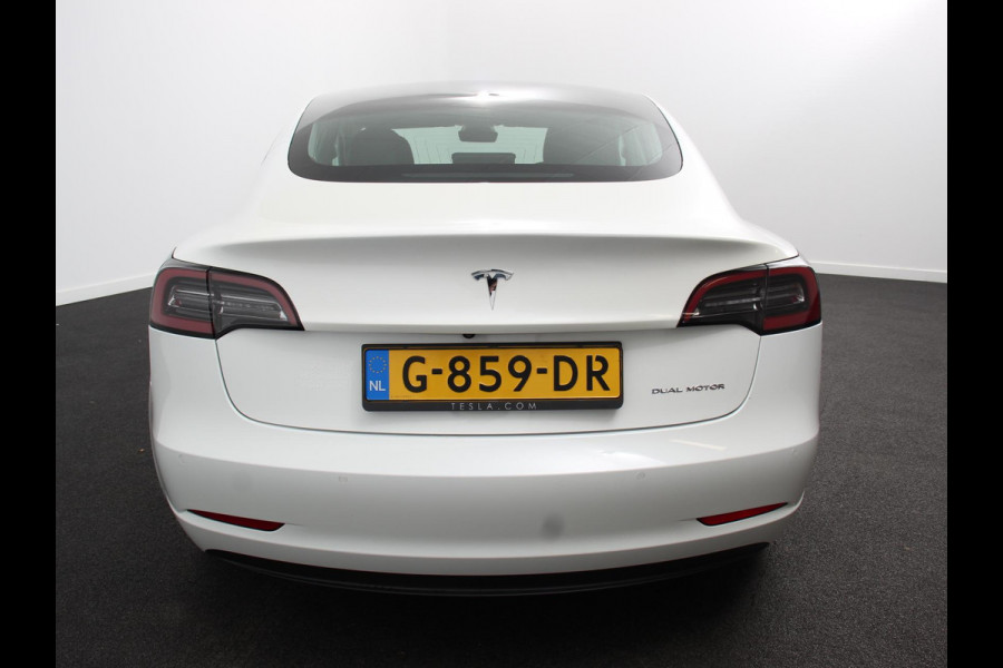 Tesla Model 3 Long Range AWD 75 kWh Navigatie Panorama dak 360 camera Parkeersensoren Stoelverwarming 19" lichtmetalen velgen Ledverlichting Leder Climate Control