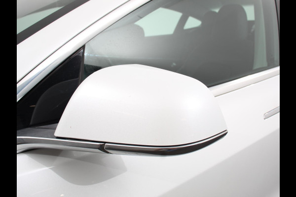 Tesla Model 3 Long Range AWD 75 kWh Navigatie Panorama dak 360 camera Parkeersensoren Stoelverwarming 19" lichtmetalen velgen Ledverlichting Leder Climate Control