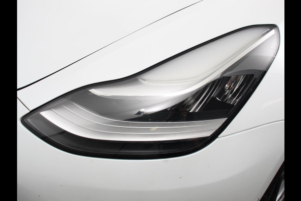 Tesla Model 3 Long Range AWD 75 kWh Navigatie Panorama dak 360 camera Parkeersensoren Stoelverwarming 19" lichtmetalen velgen Ledverlichting Leder Climate Control
