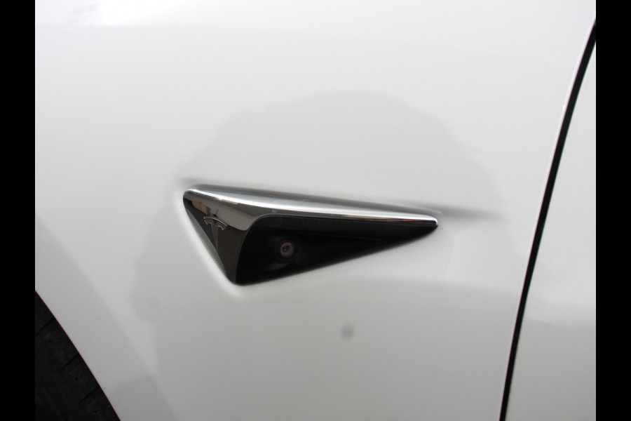 Tesla Model 3 Long Range AWD 75 kWh Navigatie Panorama dak 360 camera Parkeersensoren Stoelverwarming 19" lichtmetalen velgen Ledverlichting Leder Climate Control