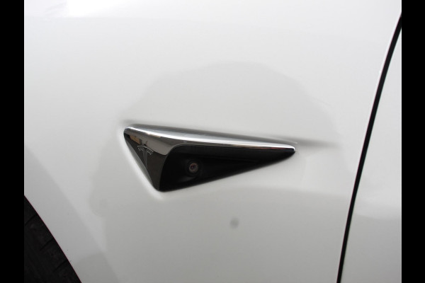 Tesla Model 3 Long Range AWD 75 kWh Navigatie Panorama dak 360 camera Parkeersensoren Stoelverwarming 19" lichtmetalen velgen Ledverlichting Leder Climate Control