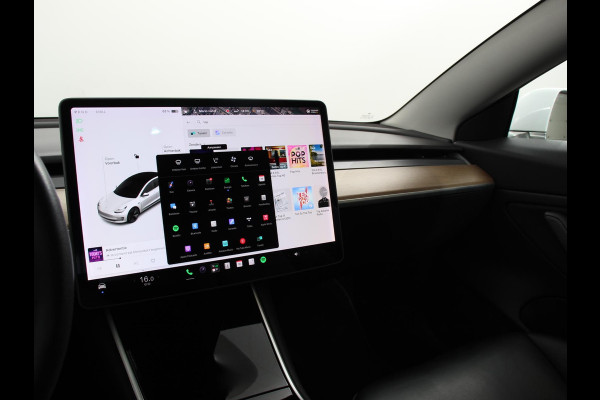 Tesla Model 3 Long Range AWD 75 kWh Navigatie Panorama dak 360 camera Parkeersensoren Stoelverwarming 19" lichtmetalen velgen Ledverlichting Leder Climate Control