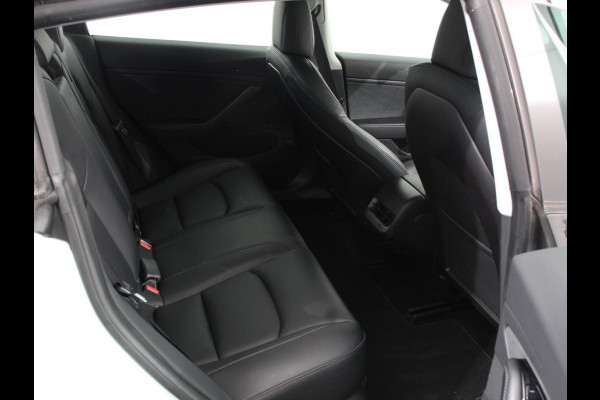 Tesla Model 3 Long Range AWD 75 kWh Navigatie Panorama dak 360 camera Parkeersensoren Stoelverwarming 19" lichtmetalen velgen Ledverlichting Leder Climate Control