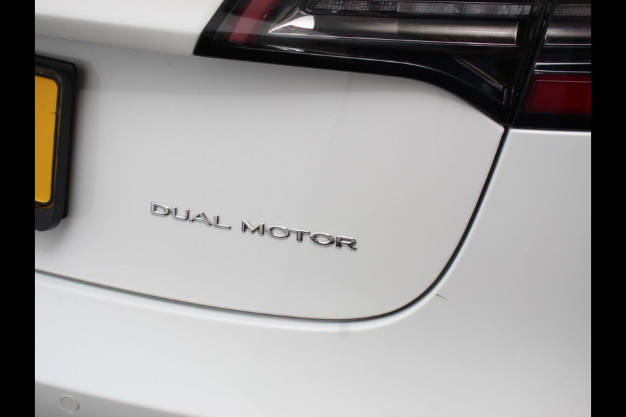 Tesla Model 3 Long Range AWD 75 kWh Navigatie Panorama dak 360 camera Parkeersensoren Stoelverwarming 19" lichtmetalen velgen Ledverlichting Leder Climate Control