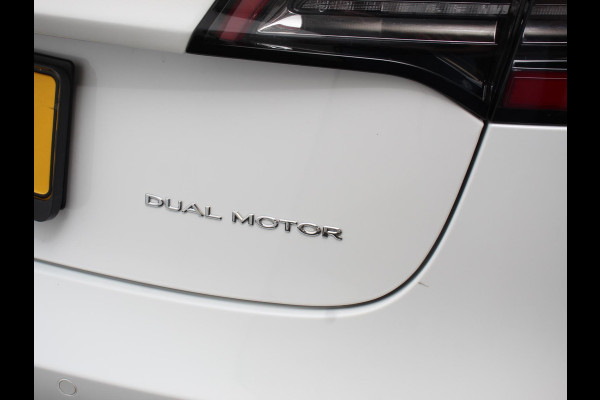 Tesla Model 3 Long Range AWD 75 kWh Navigatie Panorama dak 360 camera Parkeersensoren Stoelverwarming 19" lichtmetalen velgen Ledverlichting Leder Climate Control