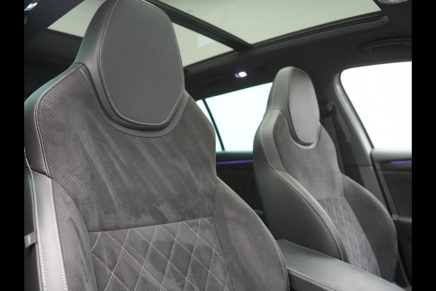 Škoda Superb Combi 1.4 TSI iV Sportline Business PHEV 218pk Dealer O.H. | Trekhaak Af Fabriek | Panodak | Adaptive Cruise | Canton Audio | 360 Camera | Alcantara Sportstoelen Memory & Verwarmd | Sfeerverlichting | Blis | Keyless | Plug In Hybrid |