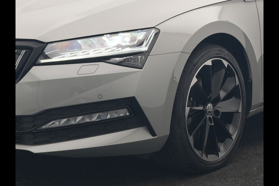 Škoda Superb Combi 1.4 TSI iV Sportline Business PHEV 218pk Dealer O.H. | Trekhaak Af Fabriek | Panodak | Adaptive Cruise | Canton Audio | 360 Camera | Alcantara Sportstoelen Memory & Verwarmd | Sfeerverlichting | Blis | Keyless | Plug In Hybrid |