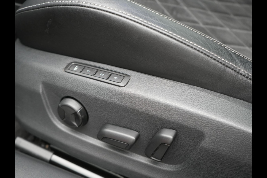 Škoda Superb Combi 1.4 TSI iV Sportline Business PHEV 218pk Dealer O.H. | Trekhaak Af Fabriek | Panodak | Adaptive Cruise | Canton Audio | 360 Camera | Alcantara Sportstoelen Memory & Verwarmd | Sfeerverlichting | Blis | Keyless | Plug In Hybrid |