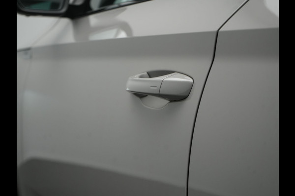 Škoda Superb Combi 1.4 TSI iV Sportline Business PHEV 218pk Dealer O.H. | Trekhaak Af Fabriek | Panodak | Adaptive Cruise | Canton Audio | 360 Camera | Alcantara Sportstoelen Memory & Verwarmd | Sfeerverlichting | Blis | Keyless | Plug In Hybrid |