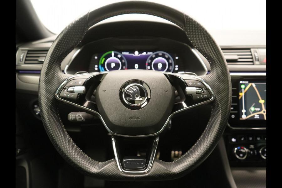 Škoda Superb Combi 1.4 TSI iV Sportline Business PHEV 218pk Dealer O.H. | Trekhaak Af Fabriek | Panodak | Adaptive Cruise | Canton Audio | 360 Camera | Alcantara Sportstoelen Memory & Verwarmd | Sfeerverlichting | Blis | Keyless | Plug In Hybrid |
