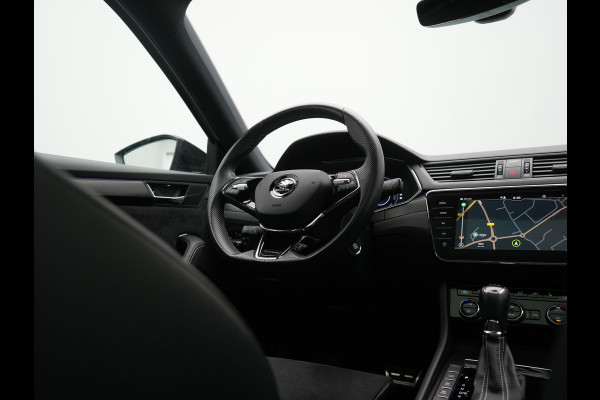 Škoda Superb Combi 1.4 TSI iV Sportline Business PHEV 218pk Dealer O.H. | Trekhaak Af Fabriek | Panodak | Adaptive Cruise | Canton Audio | 360 Camera | Alcantara Sportstoelen Memory & Verwarmd | Sfeerverlichting | Blis | Keyless | Plug In Hybrid |