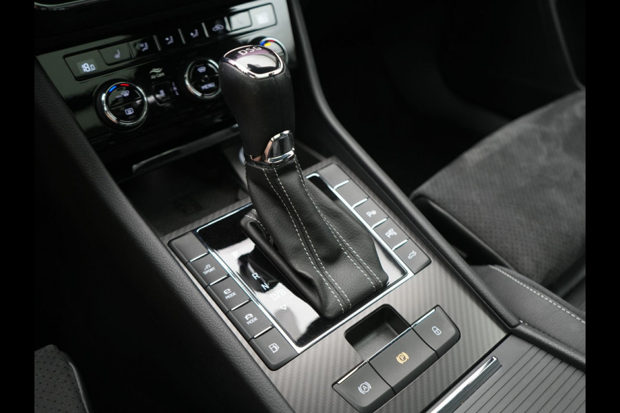 Škoda Superb Combi 1.4 TSI iV Sportline Business PHEV 218pk Dealer O.H. | Trekhaak Af Fabriek | Panodak | Adaptive Cruise | Canton Audio | 360 Camera | Alcantara Sportstoelen Memory & Verwarmd | Sfeerverlichting | Blis | Keyless | Plug In Hybrid |