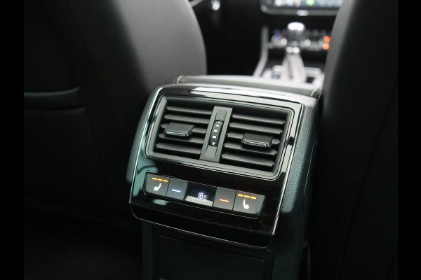 Škoda Superb Combi 1.4 TSI iV Sportline Business PHEV 218pk Dealer O.H. | Trekhaak Af Fabriek | Panodak | Adaptive Cruise | Canton Audio | 360 Camera | Alcantara Sportstoelen Memory & Verwarmd | Sfeerverlichting | Blis | Keyless | Plug In Hybrid |