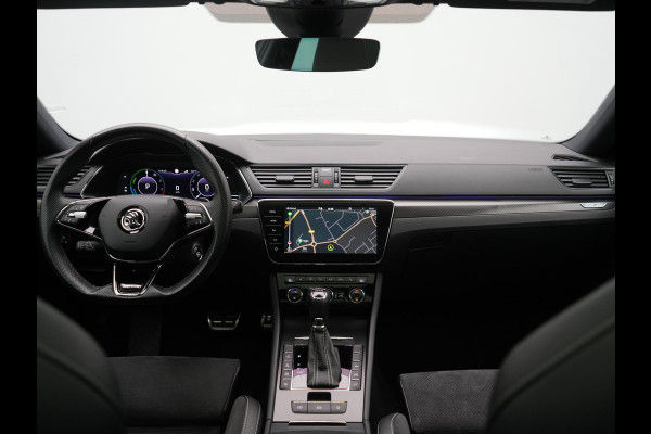 Škoda Superb Combi 1.4 TSI iV Sportline Business PHEV 218pk Dealer O.H. | Trekhaak Af Fabriek | Panodak | Adaptive Cruise | Canton Audio | 360 Camera | Alcantara Sportstoelen Memory & Verwarmd | Sfeerverlichting | Blis | Keyless | Plug In Hybrid |
