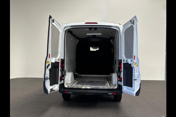 Ford Transit 310 2.0 TDCI L2H2 Trend 130PK Airco Cruise Control Stoelverwarming Verwarmbare voorruit Parkeersensoren Elektrische verstelbare voorstoel