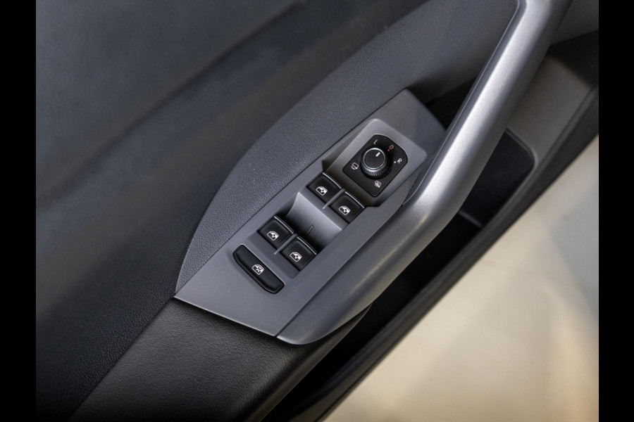 Volkswagen T-Cross 1.0 TSI Life Business / 110pk / Achteruitrij camera / Dodehoek herkenning /