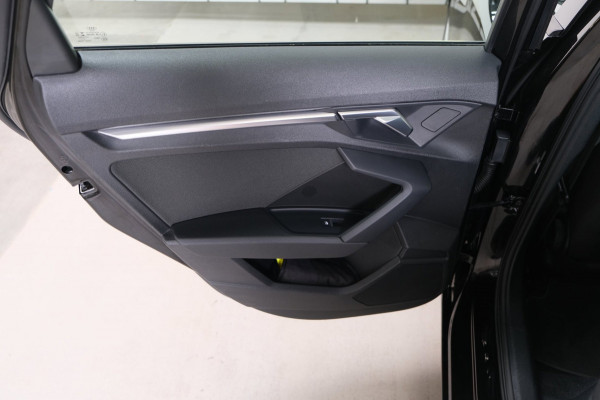 Audi A3 Limousine 30 TFSI Pro Line Automaat - N.A.P. Airco, Cruise, Virtual display, Carplay.