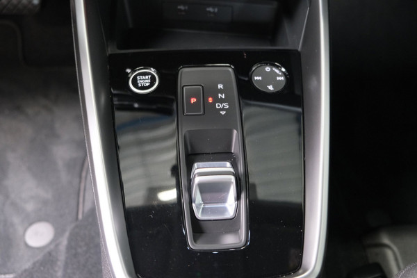 Audi A3 Limousine 30 TFSI Pro Line Automaat - N.A.P. Airco, Cruise, Virtual display, Carplay.