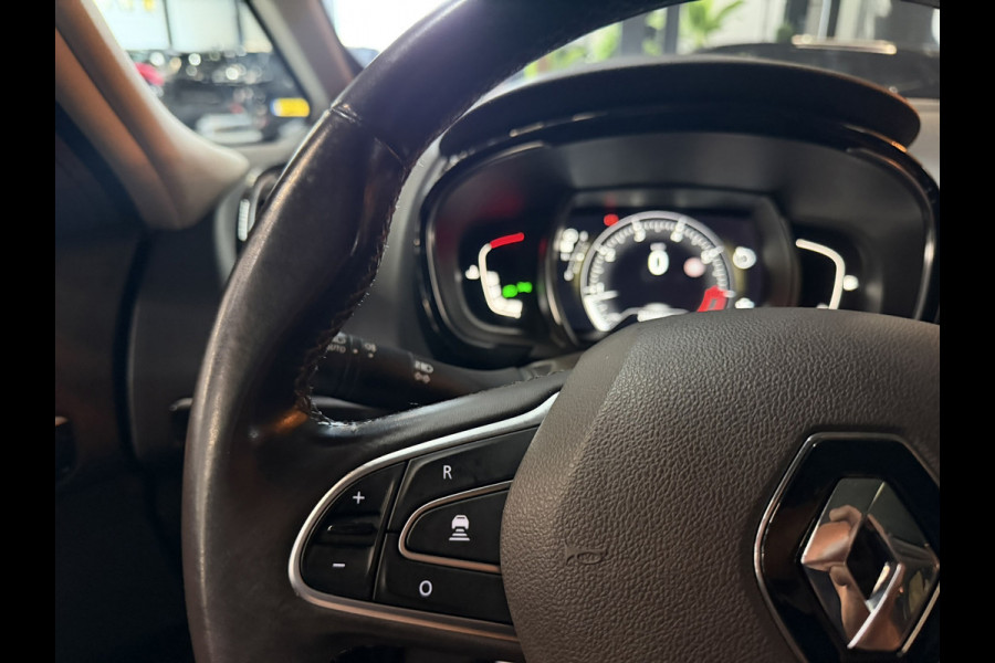 Renault Espace 1.8 TCe Initiale Paris 7P.|Trekhaak|Pano|Carplay|Head-Up|Adaptieve Cruise|Camera|Lane Assist|Leder|Rijklaar