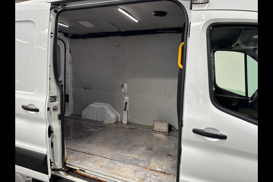Ford Transit 310 2.0 TDCI L2H2 Trend 130PK Airco Cruise Control Stoelverwarming Verwarmbare voorruit Parkeersensoren Elektrische verstelbare voorstoel