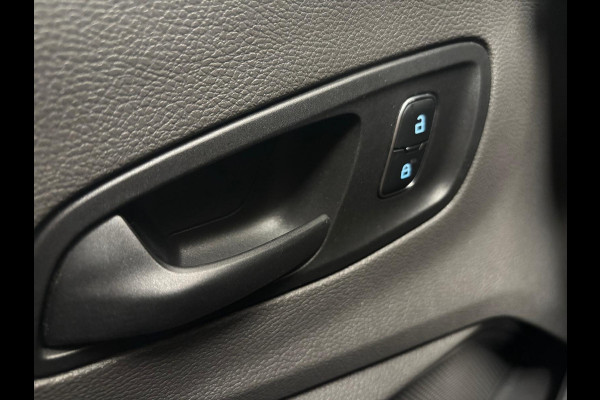 Ford Transit 310 2.0 TDCI L2H2 Trend 130PK Airco Cruise Control Stoelverwarming Verwarmbare voorruit Parkeersensoren Elektrische verstelbare voorstoel