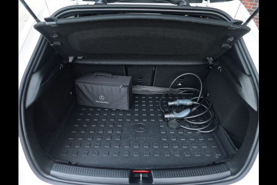 Mercedes-Benz A-Klasse 250 e AMG Line | Pano - Camera - ACC