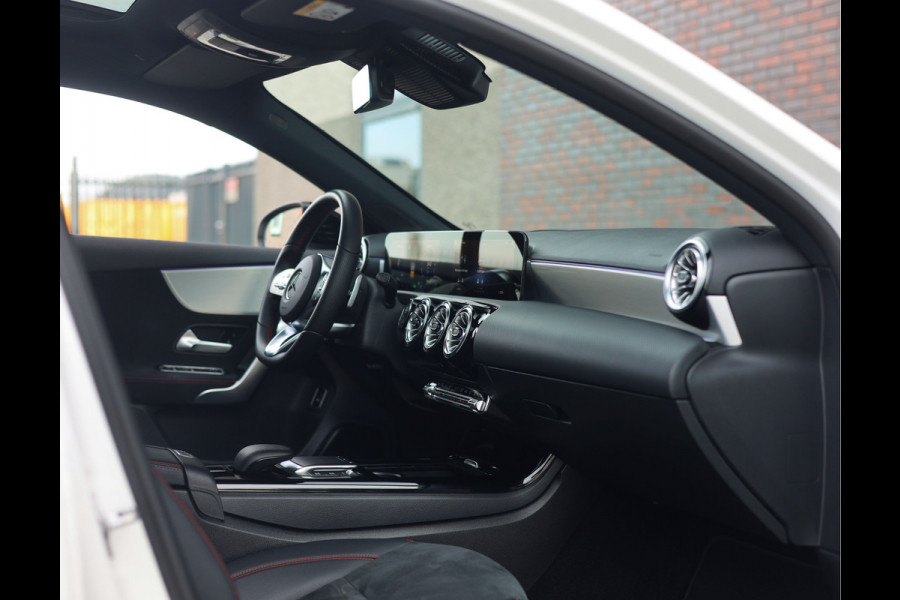 Mercedes-Benz A-Klasse 250 e AMG Line | Pano - Camera - ACC