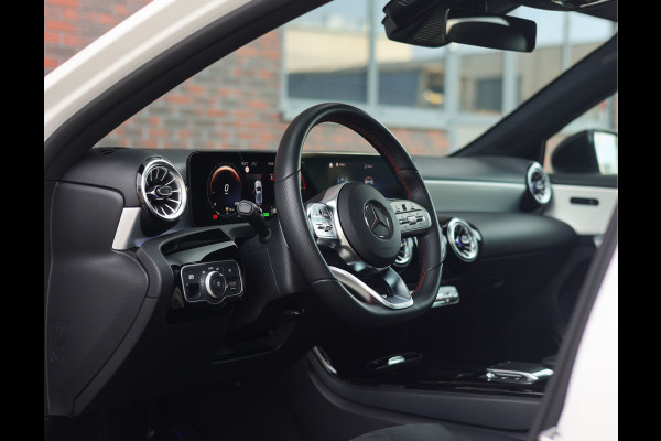 Mercedes-Benz A-Klasse 250 e AMG Line | Pano - Camera - ACC