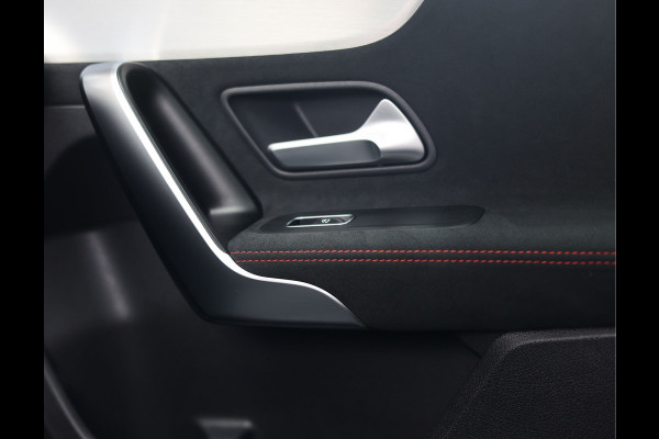 Mercedes-Benz A-Klasse 250 e AMG Line | Pano - Camera - ACC