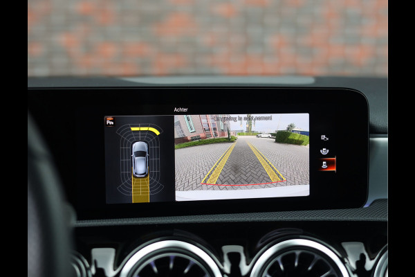 Mercedes-Benz A-Klasse 250 e AMG Line | Pano - Camera - ACC