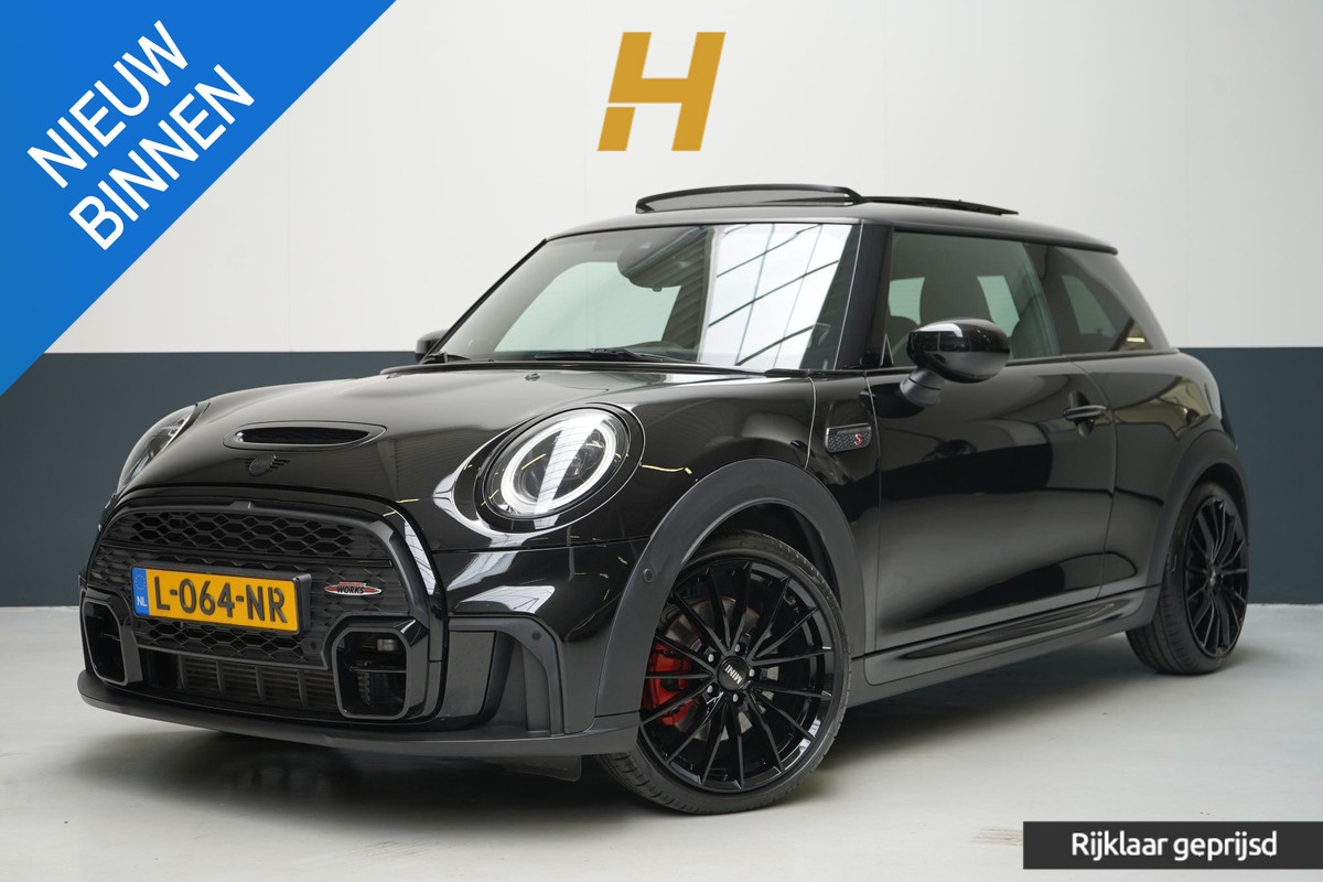 MINI John Cooper Works 2.0 S | Panoramadak | Carplay | Head-Up | H/K Sound | Black pack | Stoelverwarming