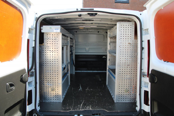 Renault Trafic 2.0 dCi 120PK L2H1 Work Edition / Laadruimte inrichting / Navi / 3 zits