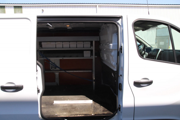 Renault Trafic 2.0 dCi 120PK L2H1 Work Edition / Laadruimte inrichting / Navi / 3 zits