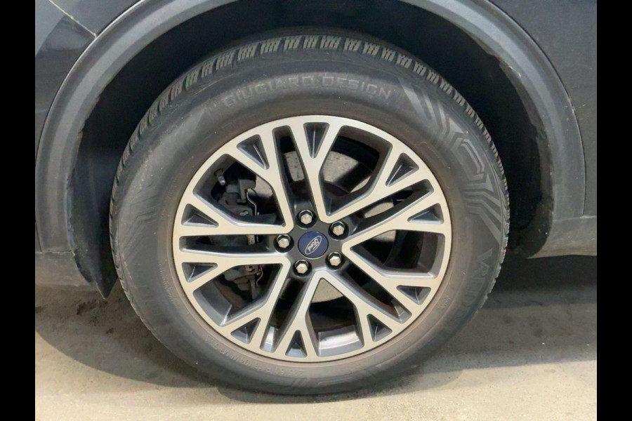 Ford Kuga 2.5 PHEV Titanium 225pk Stoelverwarming | Navigatie | 18 inch velgen | All season banden