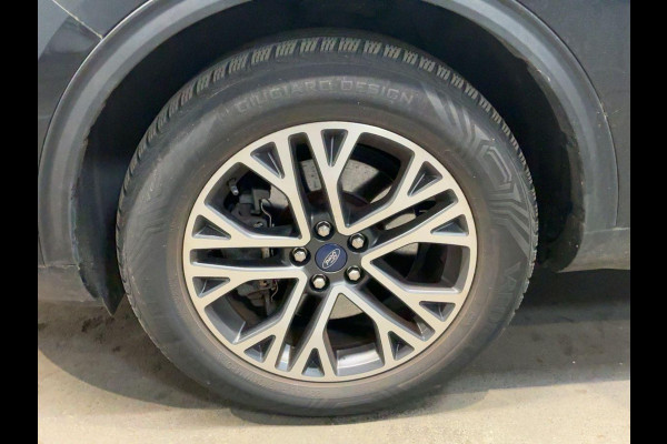 Ford Kuga 2.5 PHEV Titanium 225pk Stoelverwarming | Navigatie | 18 inch velgen | All season banden