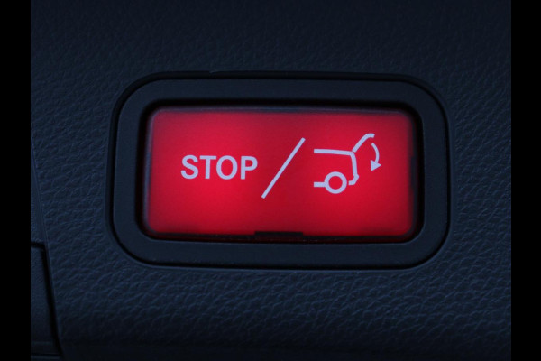 Mercedes-Benz C-Klasse Estate 300 e Business Solution AMG Limited | Panoramadak | Leder Exclusief | Burmester Surround | Stoelverwarming | Camera | Carplay | Dodehoek detectie | Navigatie | Full LED