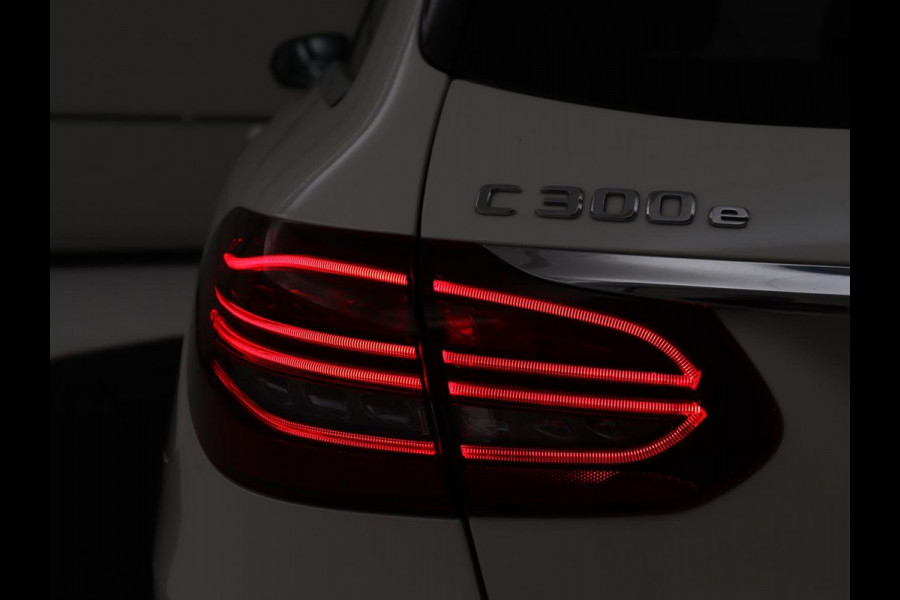 Mercedes-Benz C-Klasse Estate 300 e Business Solution AMG Limited | Panoramadak | Leder Exclusief | Burmester Surround | Stoelverwarming | Camera | Carplay | Dodehoek detectie | Navigatie | Full LED