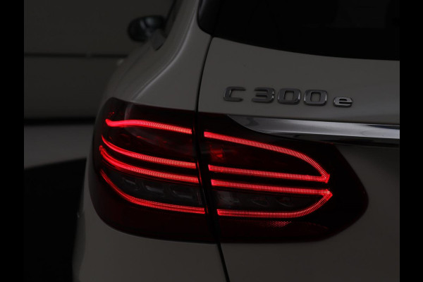 Mercedes-Benz C-Klasse Estate 300 e Business Solution AMG Limited | Panoramadak | Leder Exclusief | Burmester Surround | Stoelverwarming | Camera | Carplay | Dodehoek detectie | Navigatie | Full LED