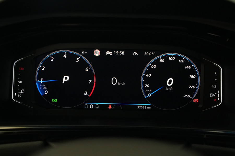 Volkswagen T-Roc 1.5 TSI R-Line 3x Business Panoramadak 19'lmv Adaptive-Cruise IQ-led 24 Maanden garantie* (Vraag naar de voorwaarden)
