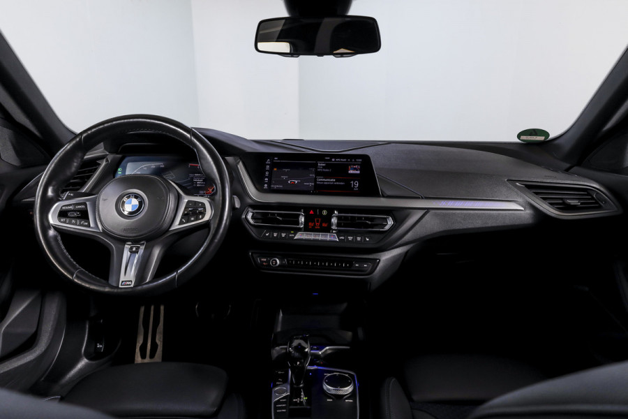 BMW 2 Serie Gran Coupé 218i 136 PK Executive Edition M-Sport Orig. NL | Dig. Cockpit | Head-Up | Cruise | Stoel-+Stuurverw. | PDC | Camera | NAV+App. Connect | ECC | Trekhaak | LM 18" |